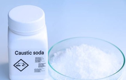 Caustic soda pack and flakes