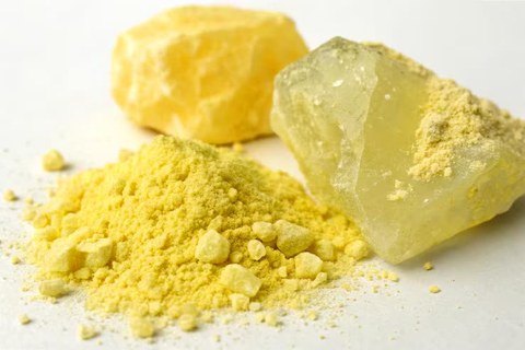 Sulphur rock and powder